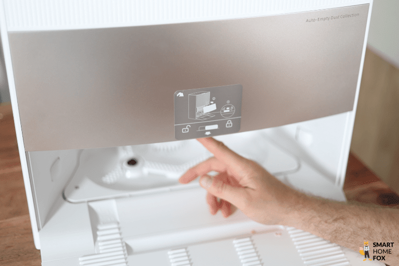 Der Einwegstaubbeutel in der Dreame L20 Ultra Basisstation ist zu sehen.